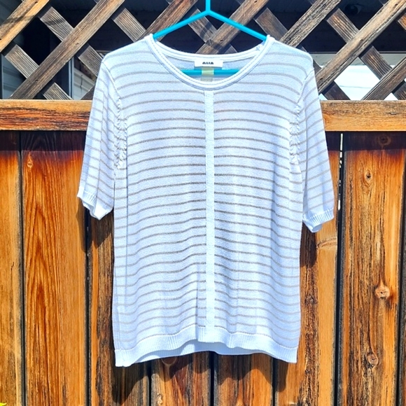 ⭐️Alia Tan and Cream loose knit Tee - Picture 1 of 9